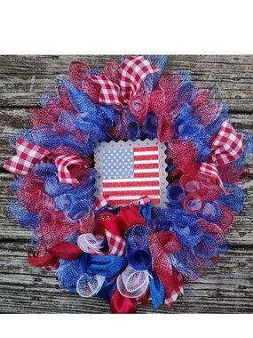 Handmade Seasonal Deco Mesh/Ribbon Wreath Patriotic Flag USA Red White Blue
